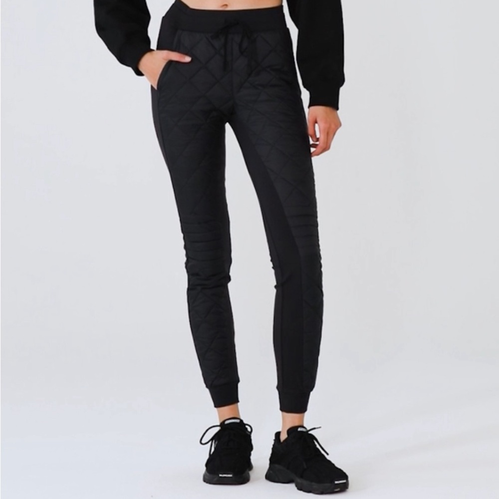 Brand new Alo black airbrush puffer pants.